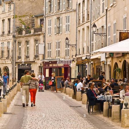 Charmant Cocon Iode Cosy Equipe, Baigne De Lumiere, Situe Au Coeur De La Rochelle A 1Min A Pied Du Marche Central Avec Tv Et Wifi Eksteriør billede