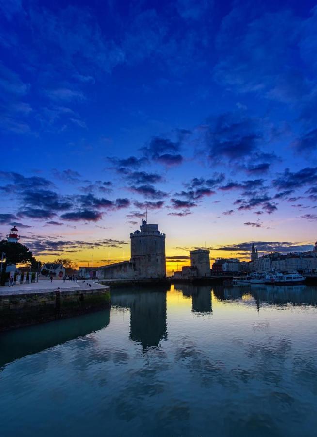 Charmant Cocon Iode Cosy Equipe, Baigne De Lumiere, Situe Au Coeur De La Rochelle A 1Min A Pied Du Marche Central Avec Tv Et Wifi Eksteriør billede