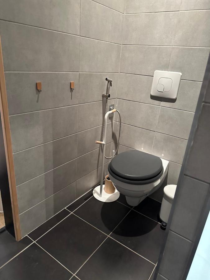 Charmant Cocon Iode Cosy Equipe, Baigne De Lumiere, Situe Au Coeur De La Rochelle A 1Min A Pied Du Marche Central Avec Tv Et Wifi Eksteriør billede