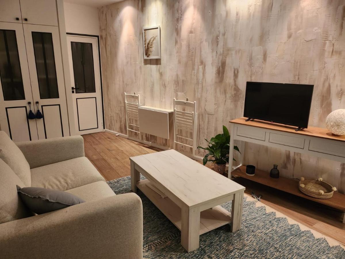 Charmant Cocon Iode Cosy Equipe, Baigne De Lumiere, Situe Au Coeur De La Rochelle A 1Min A Pied Du Marche Central Avec Tv Et Wifi Eksteriør billede